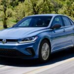El Volkswagen Jetta mantiene una propuesta distinta dentro del segmento gracias a su transmisión automática tradicional de 8 velocidades. Esto le da una conducción más natural y atractiva, sumado a la solidez de la ingeniería alemana.