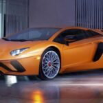 El Lamborghini Aventador Ultimae representa el último gran V12 atmosférico de Lamborghini. Con 769 CV, acelera de 0 a 100 km/h en 2,8 segundos y alcanza los 356 km/h, siendo uno de los más rápidos de esta lista.