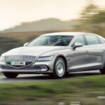 El Genesis Electrified G80 ofrece un equilibrio sobresaliente entre confort, tecnología y calidad de acabados. Su sistema de 800V permite cargas ultrarrápidas y gran versatilidad.