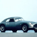 El Fiat 8V fue un intento de la marca por posicionarse en el segmento deportivo tras la Segunda Guerra Mundial. Equipado con un motor V8 de 2.0 litros, solo se produjeron 114 unidades entre 1952 y 1954. Su elevado precio y el posicionamiento de marca limitaron su éxito.