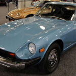 Evolución del 240Z, incorporó inyección electrónica para cumplir normativas y mejorar la conducción. Más pesado, pero también más refinado y fiable.