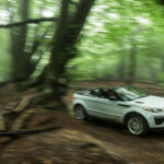 El Evoque Convertible es una de las ideas más peculiares de Land Rover. Menos práctico que el modelo convencional, pero muy exclusivo, destaca como un SUV descapotable raro que hoy puede encontrarse a precios más razonables.