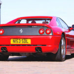 Investigar es clave. Por ejemplo, el F355 tuvo problemas conocidos en válvulas y colectores. Conocer estos puntos débiles puede ahorrarte miles en reparaciones.