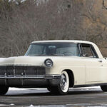 El Continental Mark II fue uno de los coches más lujosos jamás producidos por Ford. Bajo una submarca propia, este modelo de los años 50 destacó por su nivel de exclusividad y calidad, aunque su alto coste limitó su producción.