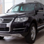 El Touareg ofrecía lujo y potencia, pero con altos costes. El modelo 2005 presenta múltiples fallos mecánicos, el 2008 problemas en el sistema de combustible, y el 2012 averías en motores diésel TDI con reparaciones muy costosas.