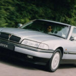 Problemas eléctricos y reputación dudosa marcaron su historia. Aun así, su diseño clásico, interior refinado y aire británico lo convierten en un coche con personalidad y elegancia.