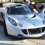 Con 1.244 CV y una velocidad cercana a los 435 km/h, este hypercar artesanal rompió récords. Solo 13 unidades lo convierten en una rareza absoluta.