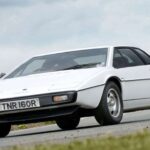 Diseño icónico de Giugiaro y comportamiento brillante. Ligero, preciso y uno de los Lotus más reconocidos.