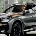 El BMW X5 entra en la lista gracias a su versión híbrida enchufable, que permite recorrer distancias diarias sin usar gasolina. Mantiene el carácter dinámico típico de BMW, pero con menor coste por kilómetro.