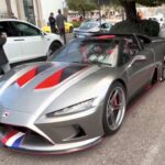 El Falcon F7 es uno de los superdeportivos más raros del mundo, con apenas siete unidades producidas. Equipado con un motor V8 modificado de hasta 1.100 CV y un peso de solo 1.260 kg gracias al uso de fibra de carbono y Kevlar, ofrece una relación peso-potencia impresionante. Su enfoque artesanal y su extrema exclusividad lo convierten en una pieza casi desconocida incluso entre los aficionados más expertos.