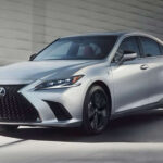 Más espacioso y orientado al confort, el ES 350 mantiene la filosofía de Lexus: lujo accesible, alta fiabilidad y costes reducidos a largo plazo.