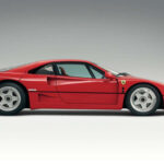 El F40 es uno de los Ferrari más icónicos de la historia, y sus llantas forman parte de ese conjunto brutal. Simples, ligeras y perfectamente integradas en un coche diseñado para rendimiento puro.