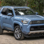 El Toyota 4Runner mantiene su enfoque clásico: կառուցcción sólida, capacidades off-road y alta durabilidad. Aunque menos eficiente, está diseñado para resistir uso extremo durante años.