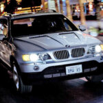 El primer SUV de BMW generó dudas: fallos eléctricos, diseño discutido y motores diésel poco emocionantes. Pero cambió las reglas: fue el primer SUV realmente divertido de conducir, especialmente con motores V8.