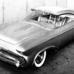 Un concept revolucionario que nunca vio la luz. Se hundió en el Atlántico antes de su presentación tras un accidente naval. Su diseño futurista y su historia trágica lo convierten en uno de los coches más misteriosos jamás creados.