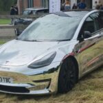 El Model 3 ha transformado el mercado de eléctricos con autonomía y prestaciones competitivas. Su aceleración instantánea y tecnología Autopilot ofrecen una experiencia de conducción emocionante y eficiente. Minimalista, moderno y práctico, sigue siendo un referente entre los vehículos eléctricos más deseados.