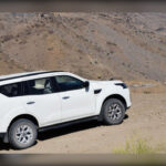 El Nissan Xterra es un SUV robusto con gran capacidad off-road. Aunque ya no se fabrica, sigue siendo muy valorado por su resistencia y simplicidad mecánica. Es ideal para quienes buscan durabilidad fuera del asfalto.