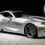El VLF Force 1 V10 es un curioso proyecto basado en el Dodge Viper, desarrollado por la empresa VLF Automotive junto al diseñador Henrik Fisker. Mantiene el motor V10 mejorado hasta los 745 CV, permitiéndole alcanzar los 100 km/h en menos de tres segundos y superar los 350 km/h. A pesar de sus credenciales, solo se fabricaron cinco unidades, lo que lo convierte en un rarísimo ejemplo de superdeportivo americano con diseño coachbuilt.