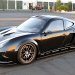 El Factory Five 818, desde 13.990 dólares, utiliza componentes del Subaru WRX. Su bajo peso y enfoque en rendimiento lo convierten en uno de los kits más divertidos y económicos.