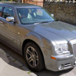 El Chrysler 300 mantiene una imagen fuerte, pero eso no se traduce en valor de mercado. La depreciación constante y la pérdida de relevancia en su segmento lo colocan entre los peores en reventa.