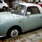 El Nissan Figaro nació dentro de la línea de conceptos retro de Nissan. Su diseño clásico reinterpretado lo convertía en un coche muy distintivo para su época.

La versión de producción mantuvo parte del encanto, pero redujo potencia y acabados para hacerlo viable comercialmente. El concepto original era mucho más ambicioso en calidad percibida.