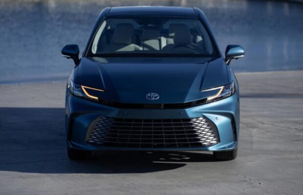 Toyota rompe el mercado: el Camry 2026 llega con ofertas irresistibles este abril.