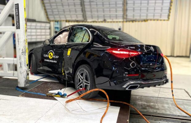 BMW Serie 3 vs Audi A5 vs Mercedes Clase C: cuál es el sedán de lujo más seguro en 2025.