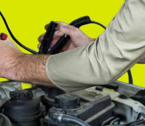 Cómo pasar corriente de un auto a otro sin quemar la computadora