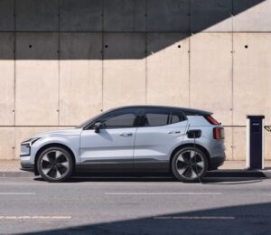 Volvo EX30 con cargador