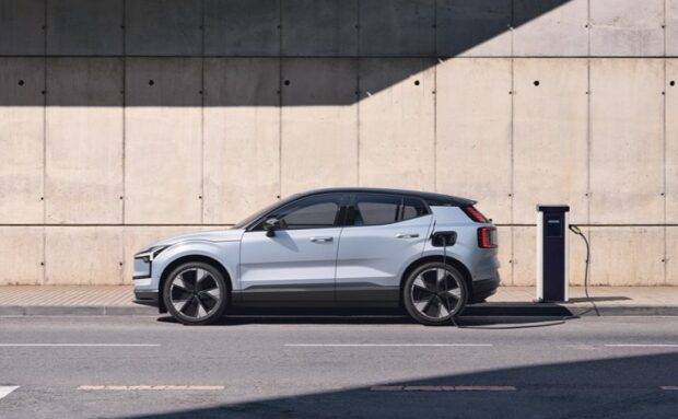 Volvo EX30 con cargador