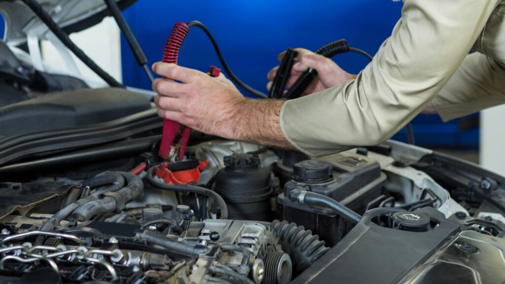 Cómo pasar corriente de un auto a otro sin quemar la computadora