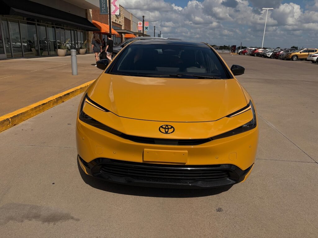 Frontal de un Nightshade Plug-in Hybrid 2026