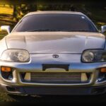 Muchos compradores confían ciegamente en fabricantes famosos por su fiabilidad, como Toyota u Honda. Sin embargo, la reputación de una marca no garantiza que un coche usado siga siendo confiable después de un uso excesivo. Un vehículo con más de 100 mil millas y un mantenimiento deficiente puede ser mucho más problemático que otro menos conocido, pero mejor cuidado. Los expertos insisten en revisar el historial completo antes de dejarse llevar por el prestigio del emblema.