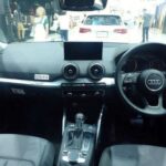 Audi ha apostado fuertemente por la tecnología y la digitalización en sus vehículos, pero precisamente esa complejidad electrónica es una de las principales causas de frustración entre propietarios. Después de varios años de uso, comienzan a aparecer fallos en elevalunas, pantallas multimedia congeladas, advertencias aleatorias en el cuadro de instrumentos y sistemas que funcionan de forma intermitente. Lo peor es que muchas veces diagnosticar el problema resulta complicado y extremadamente caro. Los propietarios no temen tanto las averías mecánicas como los impredecibles problemas electrónicos que aparecen con el paso del tiempo.