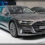 El Audi A8 es uno de los buques insignia de la marca alemana y destaca por su combinación de lujo, confort y tecnología avanzada. Sin embargo, toda esa sofisticación tiene un precio. Sus complejos sistemas electrónicos, suspensiones avanzadas y componentes específicos pueden convertir averías relativamente pequeñas en reparaciones muy costosas. Además, el mantenimiento en servicios especializados suele incrementar considerablemente los gastos anuales.