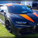 El Chiron Super Sport 300+ ocupa un lugar especial en la historia de la velocidad gracias a su récord de más de 490 km/h (304 mph). Su motor W16 de 8.0 litros con cuatro turbocompresores desarrolla 1.577 caballos de fuerza.

Además de su increíble potencia, cuenta con tracción integral, una aerodinámica extremadamente refinada y una aceleración de 0 a 100 km/h en apenas 2,4 segundos. Es una demostración de lujo, ingeniería y velocidad extrema.