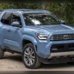 El Toyota 4Runner se ha ganado una reputación legendaria gracias a su capacidad para superar los 300.000 kilómetros con muy pocas averías importantes. Su construcción robusta y su enfoque clásico todoterreno siguen conquistando a conductores que buscan durabilidad real, especialmente fuera del asfalto.