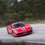 El Ferrari 458, fabricado entre 2009 y 2015, alcanzó unas 24.000 unidades producidas, convirtiéndose en el modelo más vendido de la historia de Ferrari. Su combinación de diseño espectacular, motor V8 atmosférico y equilibrio dinámico lo elevaron a icono moderno.