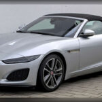 El Jaguar F-Type mezcla líneas fluidas, postura baja y una estética muy emocional. Su diseño consigue llamar la atención sin resultar estridente, proyectando una imagen sofisticada pero con personalidad. Es un deportivo pensado para quienes quieren destacar con cierta clase.