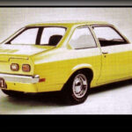 El Chevrolet Vega buscaba competir en el segmento compacto con foco en consumo y precio accesible. Sin embargo, su pésima calidad de construcción, tendencia extrema a oxidarse y averías constantes lo transformaron rápidamente en una pesadilla para muchos propietarios.