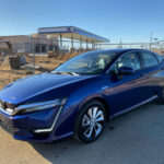 El Honda Clarity (2017-2021) prometía revolucionar la movilidad ecológica con versiones híbridas enchufables y de hidrógeno. Sin embargo, los fallos de software, el rápido deterioro de las baterías y un diseño poco atractivo terminaron perjudicando gravemente su reputación.