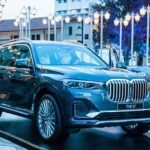 El BMW X7 representa lo mejor de BMW en confort y tecnología, aunque eso tiene un precio. Las averías complejas y el alto coste de mantenimiento lo convierten en uno de los SUV menos fiables del segmento premium, especialmente a partir de los siete años de uso. Algunas reparaciones registradas superaron las 15.000 libras.