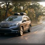El Honda Pilot demuestra que la fiabilidad no siempre necesita llamar la atención. Su motor V6 de 3.5 litros permite que muchos ejemplares superen sin problemas los 250.000 km, con un 17,5% de probabilidad de alcanzar esa cifra, convirtiéndolo en una opción racional para familias que priorizan durabilidad y bajo coste de uso.