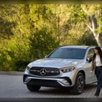 Mercedes-Benz continúa siendo una referencia absoluta en confort, refinamiento y tecnología automotriz. Sus SUV modernos destacan por incorporar asistentes de conducción avanzados y habitáculos extremadamente sofisticados. Sin embargo, algunos especialistas consideran que ciertos modelos recientes ya no mantienen la legendaria fiabilidad que caracterizaba a la marca alemana décadas atrás. Problemas en transmisiones automáticas, sistemas electrónicos y ayudas a la conducción han provocado numerosas quejas. Cuando termina la garantía oficial, reparar un SUV Mercedes puede costar miles de dólares en muy poco tiempo.