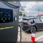 En regiones afectadas por contaminación atmosférica, muchos consumidores valoran especialmente la reducción de emisiones locales. Para estas comunidades, el coche eléctrico representa una herramienta práctica para mejorar calidad ambiental urbana.