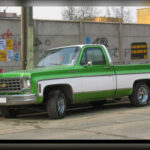 Durante la crisis del combustible, Chevrolet apostó por una versión diésel de sus pick-ups C/K utilizando una adaptación apresurada de un motor gasolina Oldsmobile. El resultado fueron culatas dañadas, fugas de aceite y una fiabilidad tan pobre que dañó la confianza de muchos clientes.