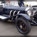 El Mercedes-Benz SSK fue uno de los automóviles más avanzados de su época. Equipado con un gigantesco motor de seis cilindros y 7,0 litros, utilizaba un compresor Roots para alcanzar hasta 300 CV en las versiones de competición. Su combinación de diseño clásico, exclusividad y rendimiento convirtió al SSK en uno de los coches más admirados del período de entreguerras y en una auténtica pieza de museo.