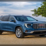 La GMC Acadia continúa recibiendo críticas por comportamiento brusco de su caja automática de 9 velocidades, fugas y reparaciones costosas que afectan su reputación.