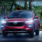 Ford mantiene una enorme presencia en el mercado SUV gracias a vehículos muy populares entre familias y conductores de larga distancia. No obstante, distintos estudios de fiabilidad han detectado problemas recurrentes relacionados con motores, transmisiones y sistemas eléctricos. A medida que aumenta el kilometraje, muchos propietarios terminan enfrentando reparaciones costosas vinculadas especialmente a cajas automáticas y componentes electrónicos. Los gastos de mantenimiento en algunos SUV Ford modernos están creciendo mucho más rápido de lo esperado.