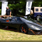 El SSC Tuatara llamó la atención mundial por sus impresionantes cifras de velocidad máxima. Su V8 biturbo de 5.9 litros produce hasta 1.750 caballos de fuerza.

Gracias a una carrocería optimizada para cortar el aire con la menor resistencia posible, acelera de 0 a 100 km/h en aproximadamente 2,5 segundos y sigue siendo uno de los autos más rápidos del planeta.